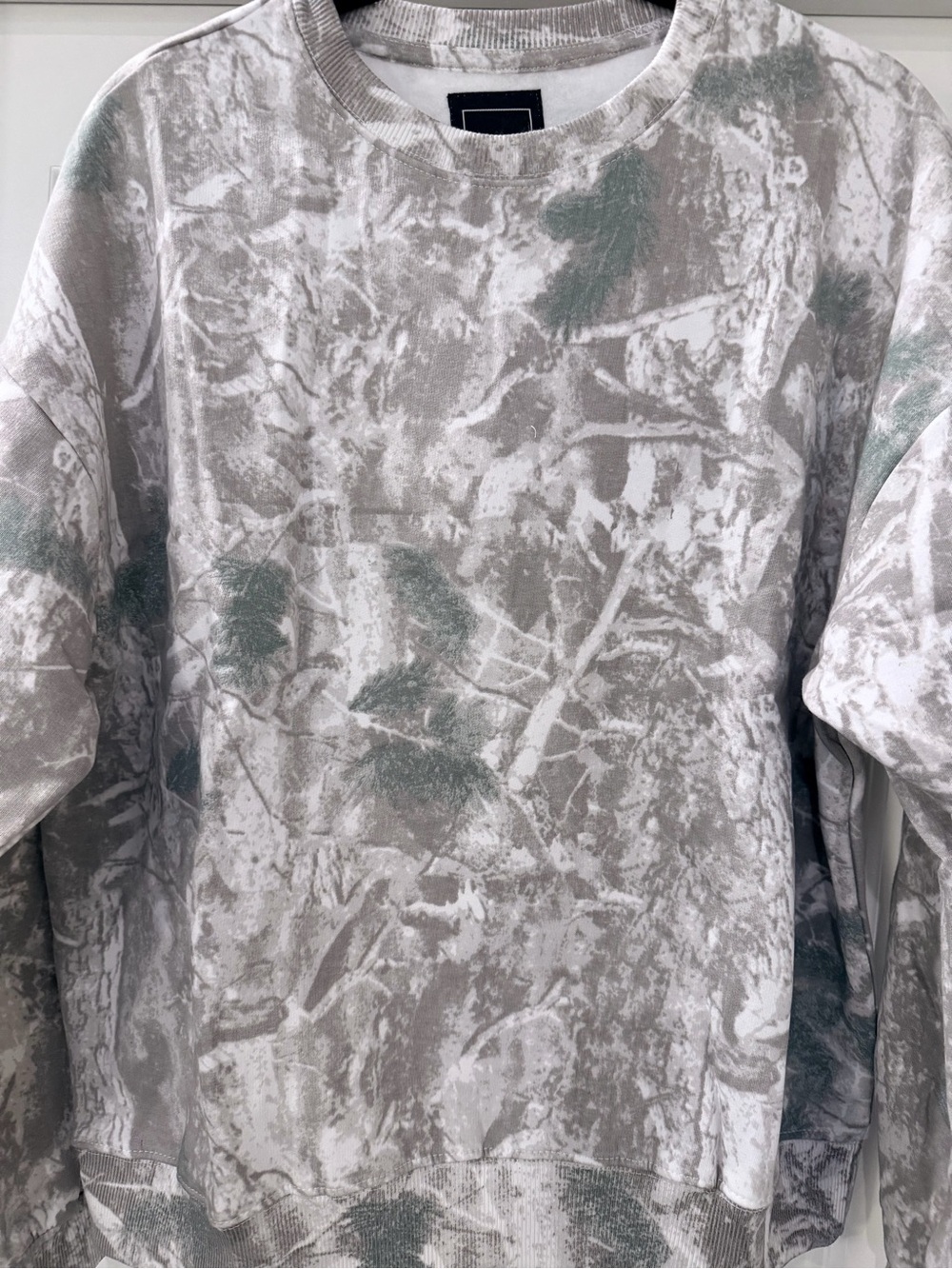 Lily & Lottie Faded Camo Crewneck Size Small White Turquoise Long Sleeve NEW - Picture 2 of 10